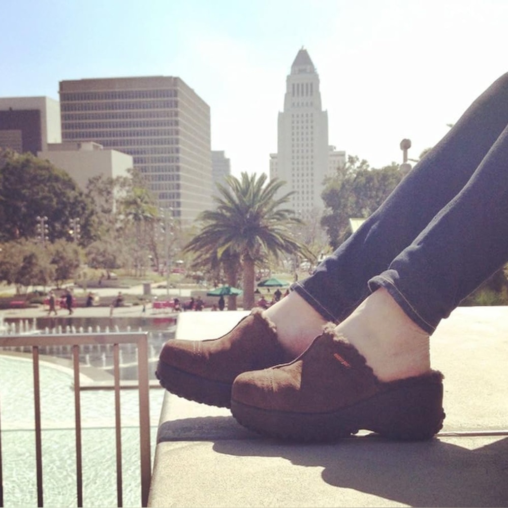 🆕 Rocket Dog ‘Fran’ Brown Nubuck W/ Faux Shearling Clogs 8.5 - Picture 2 of 14